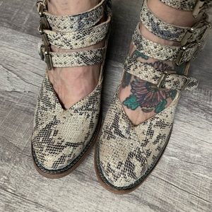 ADORABLE authentic Freebird Felicity studded heels